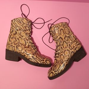 Dingo Boots Lace-up Snakeskin Print Mustard size 7